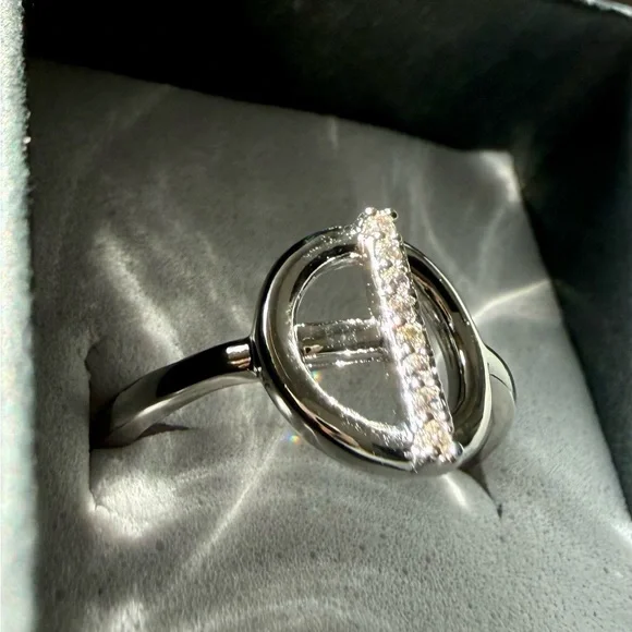 NEW!! White gold plated Circle Bar Pave Ring - Size 6 - Picture 2 of 13